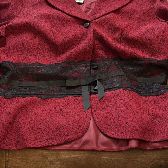 Vtg. 1990’s Just In Thyme Ltd. Red Paisley Skirt Suit with Black Lace Accents. S - Picture 3 of 12